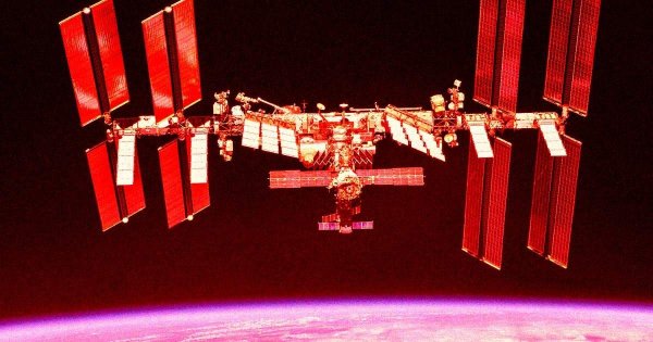 ISS Deorbit Plan Raises Atmospheric Pollution Concerns